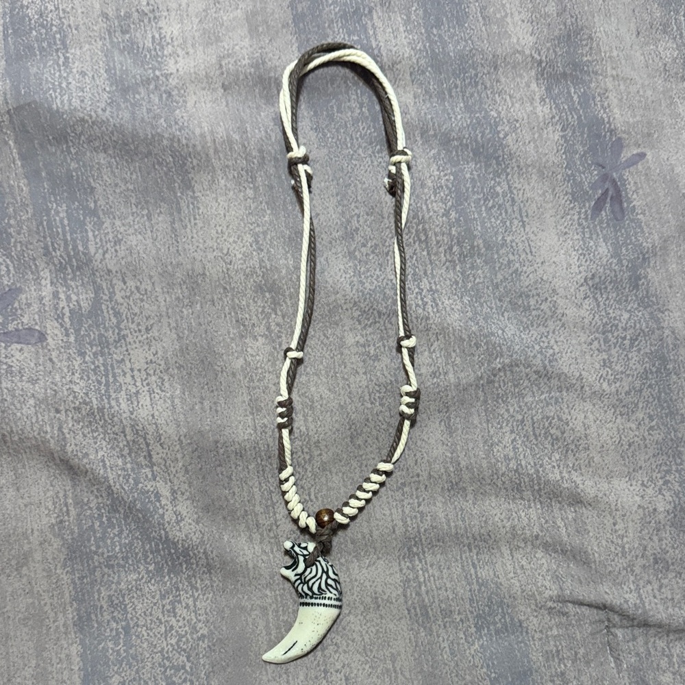Braided Bohemian White Tooth Pendant Necklace. Novelty. Excellent condition.